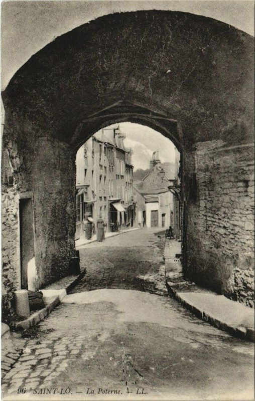 Carte postale ancienne Saint-Lo - La Poterne à Saint-Lô