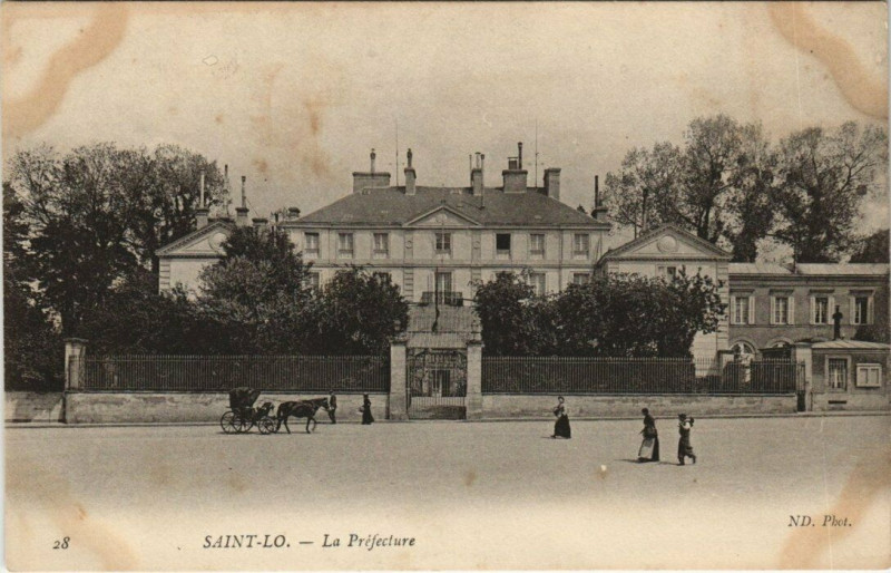 Carte postale ancienne Saint-Lo - La prefecture à Saint-Lô