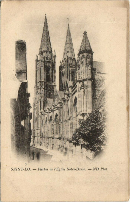Carte postale ancienne Saint-Lo - Fleches de L'Eglise N.-D. à Saint-Lô