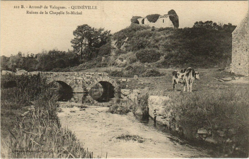 Carte postale ancienne Quineville - Ruines de la Chapelle Saint-Michel à Quinéville