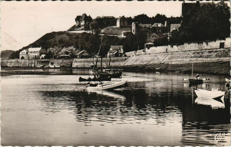 Carte postale ancienne Carteret - Le Port a marée basse