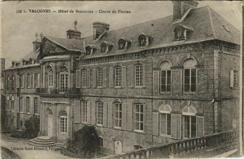 Carte postale ancienne Valognes - Hotel de Beaumont à Valognes