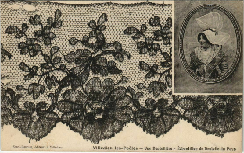 Carte postale ancienne Villedieu-les-Poeles - Une Dentelliere