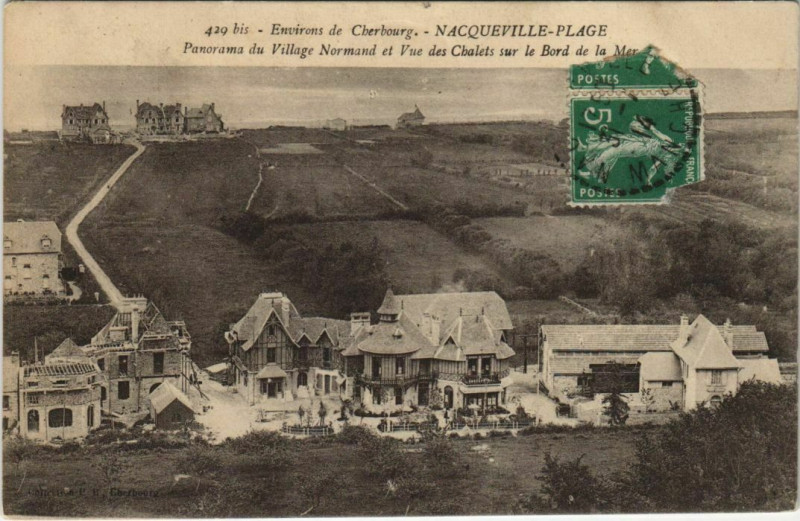 Carte postale ancienne Urville Nacqueville - Panorama du Village Normand à Urville