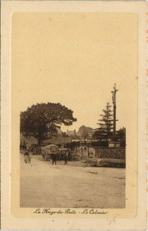 Carte postale ancienne La Haye-du-Puits - Le Calvaire à La Haye