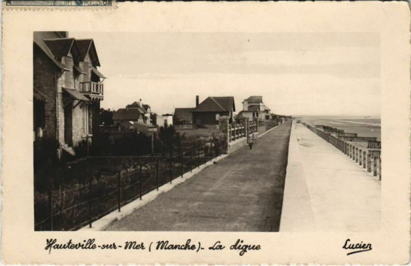 Carte postale ancienne Hauteville-sur-Mer - La Digue à Hauteville-sur-Mer