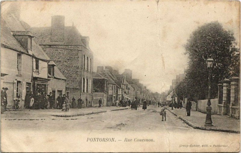 Carte postale ancienne Pontorson - Rue Couesnon à Pontorson