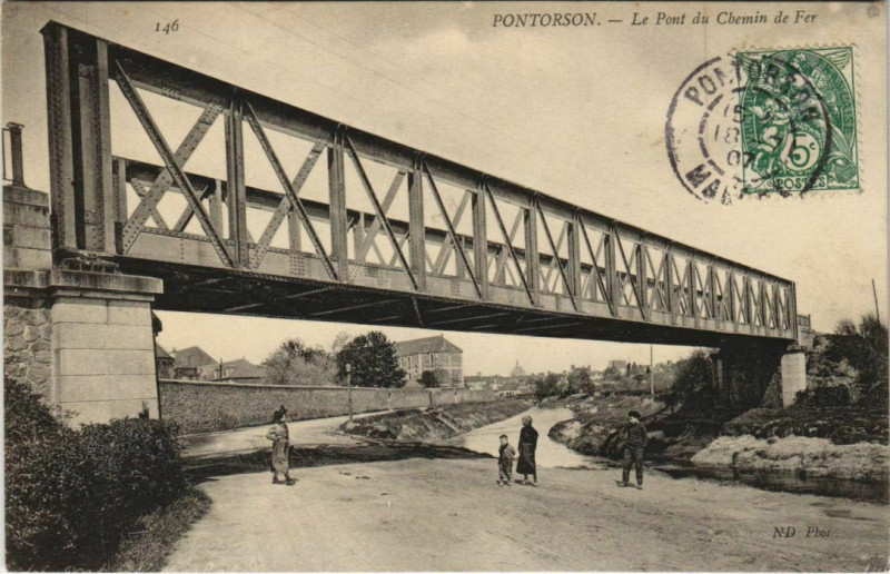 Carte postale ancienne Pontorson - Le Pont du Chemin de Fer à Pontorson