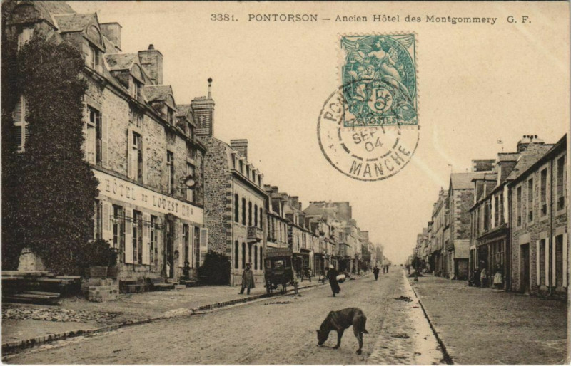 Carte postale ancienne Pontorson - Ancien Hotel de Montgommery à Pontorson