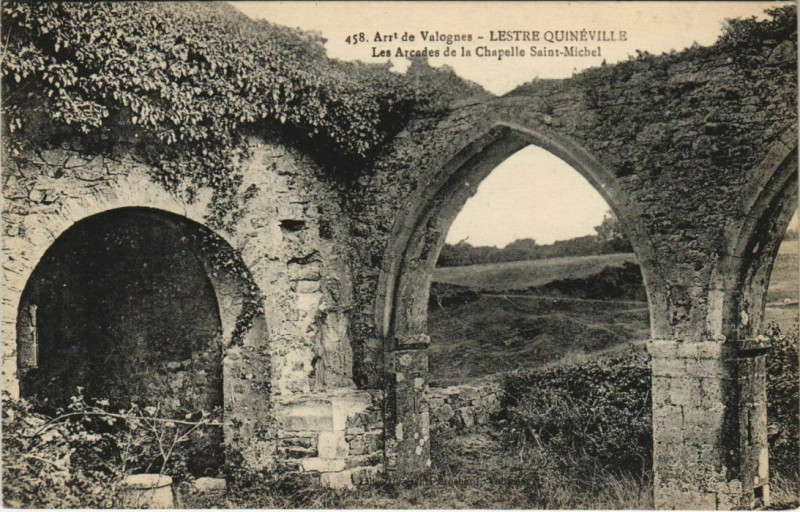 Carte postale ancienne Lestre Quineville - Les Arcades de la Chapelle Saint-Michel à Lestre