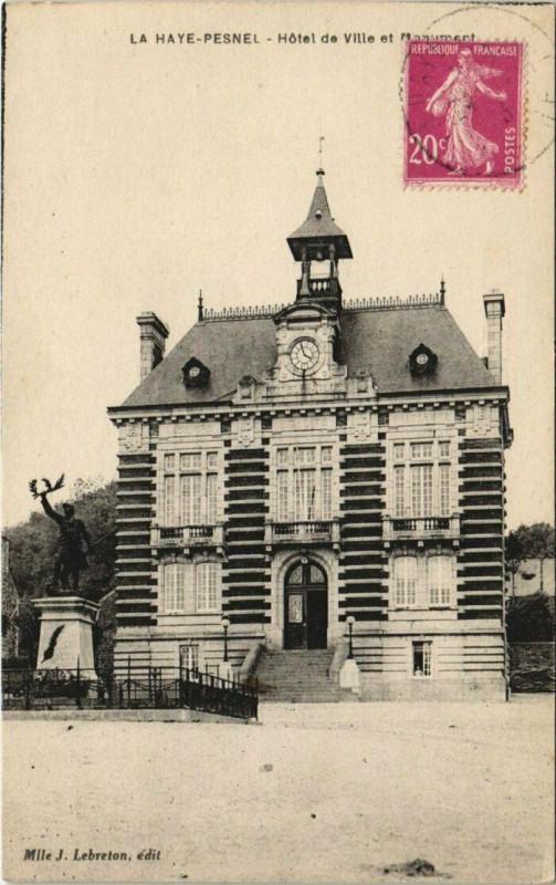 Carte postale ancienne La Haye-Pesnel - Hotel de Ville et Monument à La Haye-Pesnel