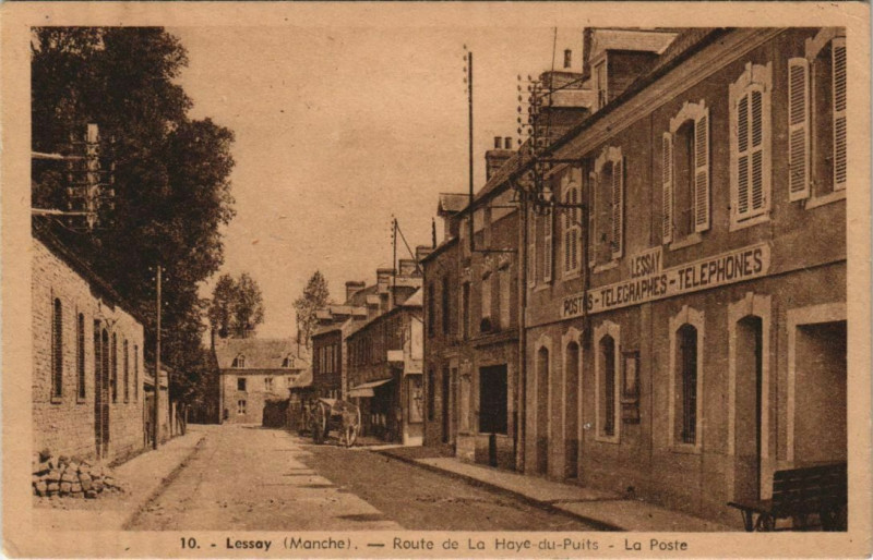 Carte postale ancienne Lessay - Route de la Haye-du-Puits à Lessay