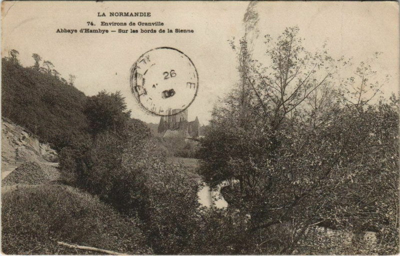 Carte postale ancienne Abbaye de Hambye - Sur les bords de la Sienne à Hambye