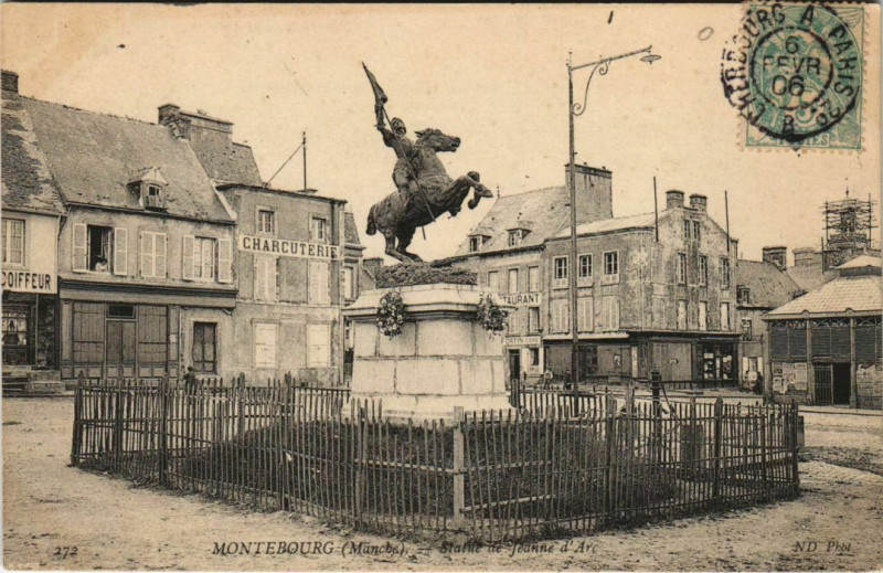 Carte postale ancienne Montebourg - Statue de Jeanne d'Arc à Montebourg