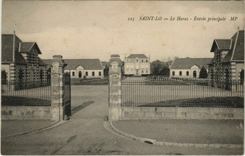 Carte postale ancienne Saint-Lo Le Haras à Saint-Lô
