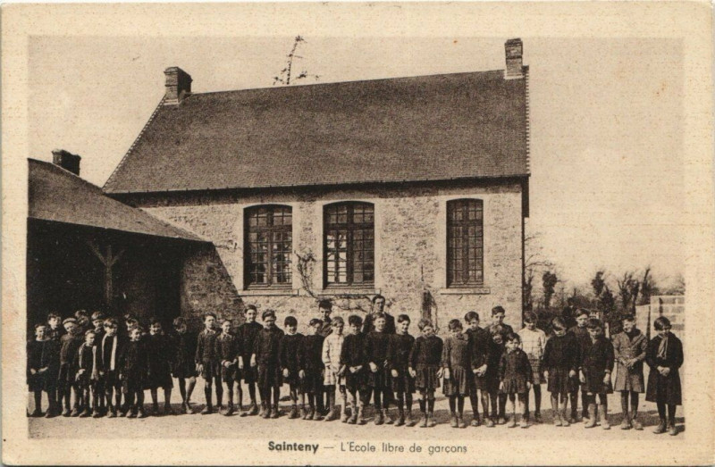 Carte postale ancienne Sainteny Ecole libre de garcons