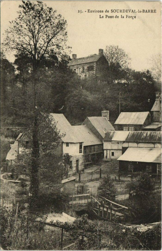 Carte postale ancienne Sourdeval la Barre-Le Pont de la Forge à Sourdeval