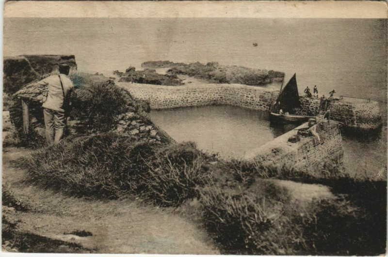Carte postale ancienne Saint-Germain des Vaux-Dans l'Anse Saint-Martin à Ger