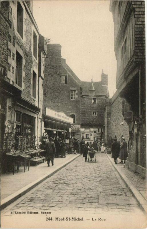Carte postale ancienne Mont-Saint-Michel-La Rue
