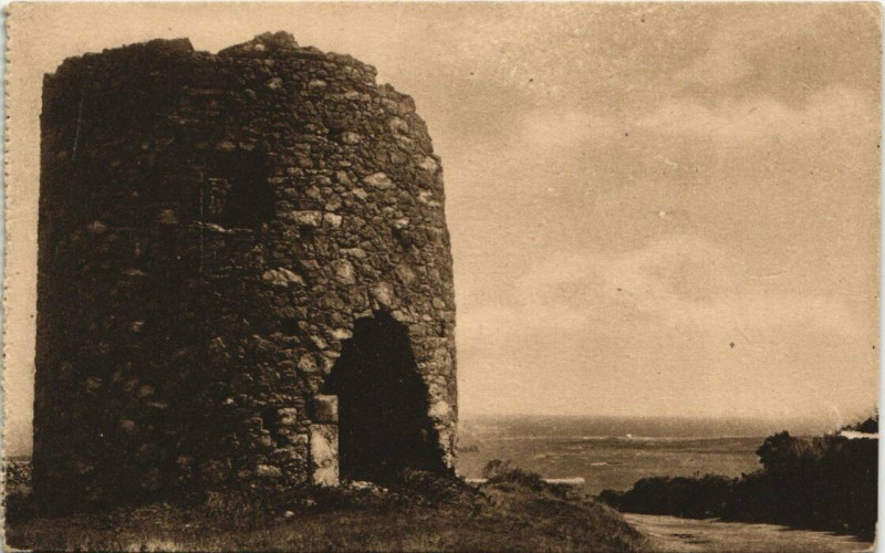 Carte postale ancienne Saint-Germain des Vaux-Le Moulin à Ger