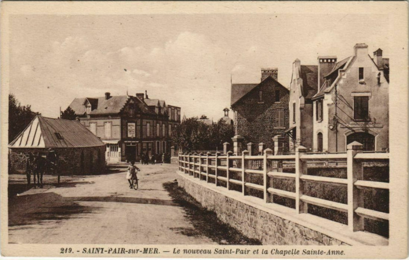 Carte postale ancienne Saint-Pair-sur-Mer-Le nouveau Saint-Pair et la Chapelle Sainte-Anne à Saint-Pair-sur-Mer