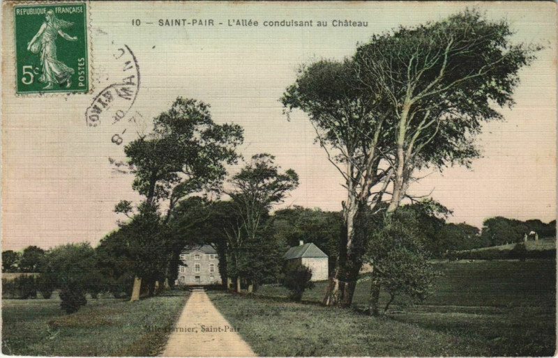 Carte postale ancienne Saint-Pair-L'Allée conduisant au Chateau