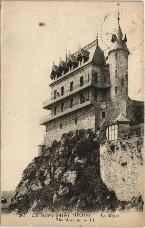 Carte postale ancienne Le Mont-Saint-Michel-Le Musée au Mont-Saint-Michel