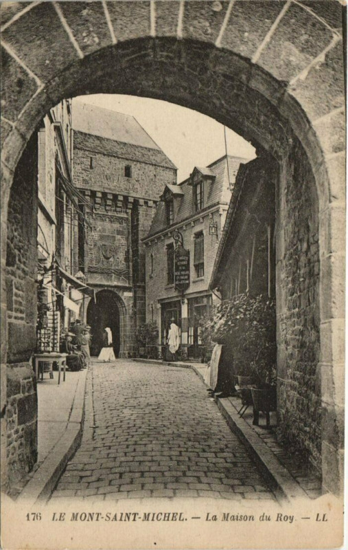 Carte postale ancienne Mont-Saint-Michel-La Maison du Roy