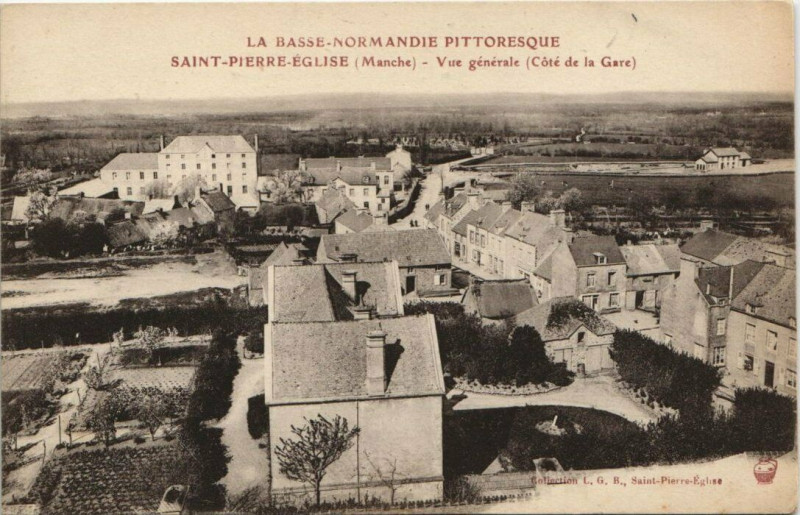 Carte postale ancienne Saint-Pierre Eglise-Vue générale