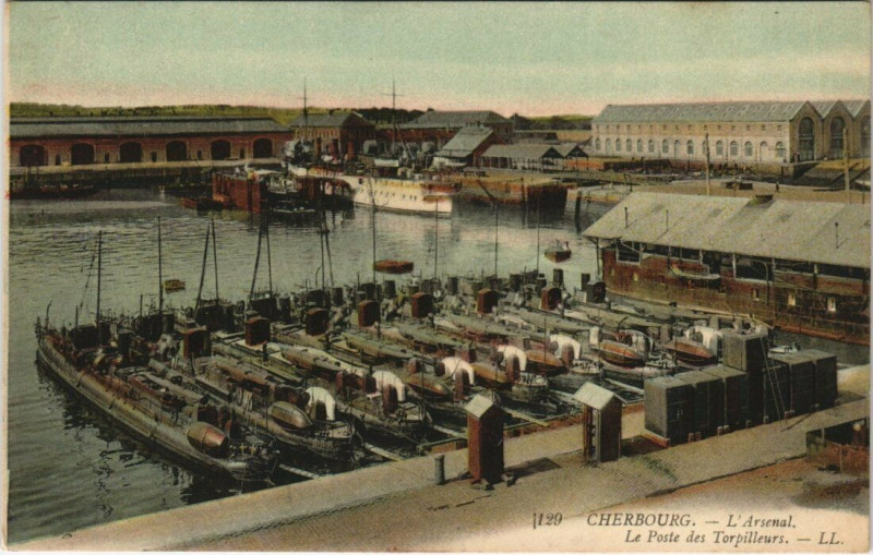 Carte postale ancienne Cherbourg - L'Arsenal Le Poste des Torpilleurs
