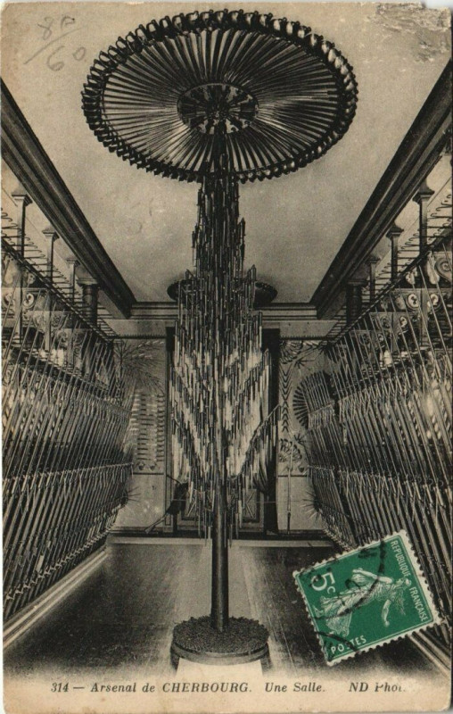 Carte postale ancienne Arsenal de Cherbourg Une Salle