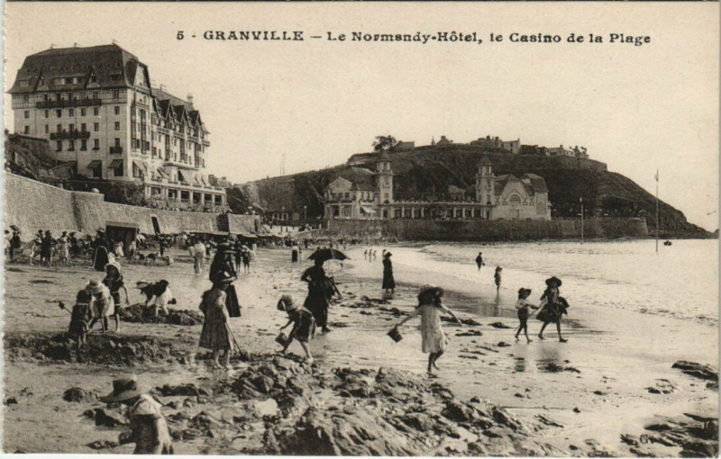 Carte postale ancienne Granville - Le Normandy Hotel le Casino de la Plage à Granville