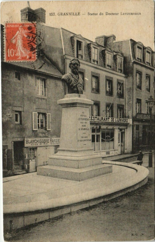 Carte postale ancienne Granville - Statue du Docteur Letourneur à Granville