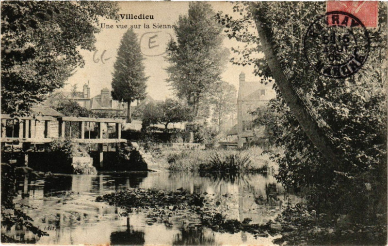 Carte postale ancienne Villedieu - Une vue sur la Sienne