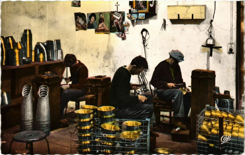 Carte postale ancienne Villedieu-les-Poéles - Fabrication d'articles en Cuivre