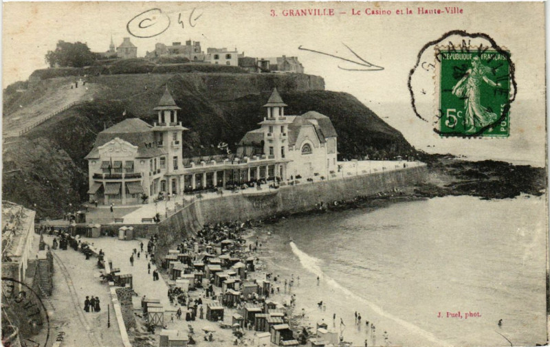 Carte postale ancienne Granville - Le Casino et la Haute-Ville à Granville