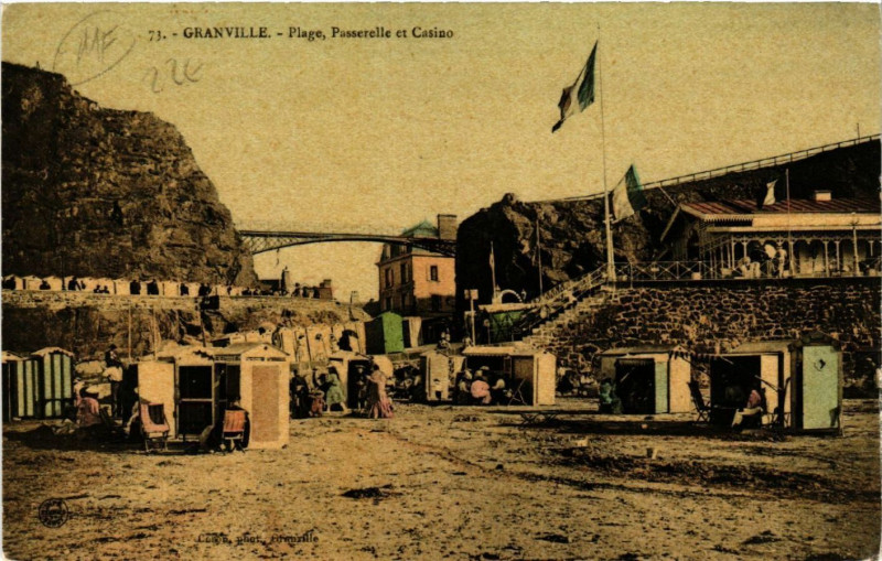 Carte postale ancienne Granville - Plage, Passerelle et Casino à Granville