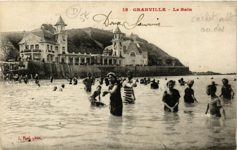Carte postale ancienne Granville - Le Bain à Granville