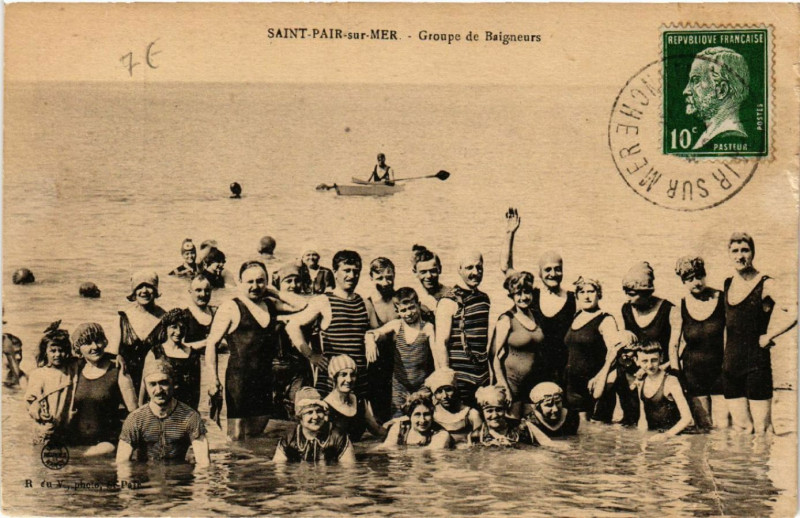 Carte postale ancienne Saint-Pair-sur-mer - Groupe de Baigneurs à Saint-Pair-sur-Mer