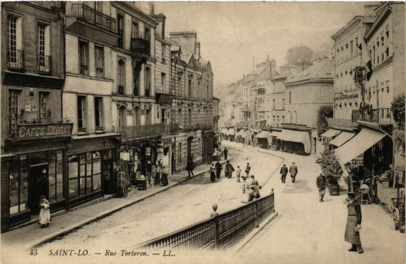 Carte postale ancienne Saint-Lo - Rue Torteron à Saint-Lô
