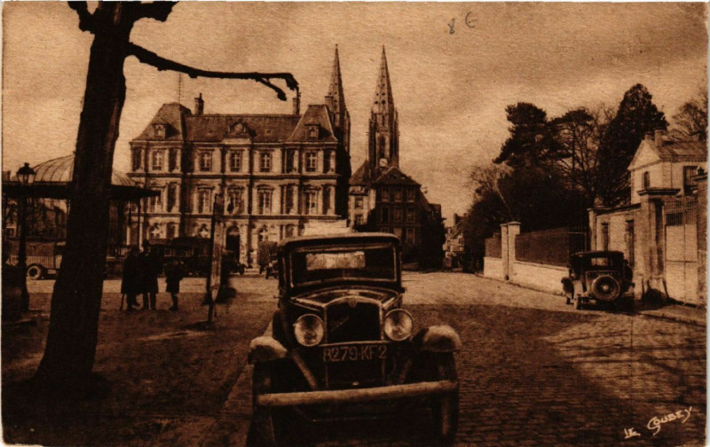 Carte postale ancienne La Normandie Pittoresque - Saint-Lo (Manche)- Hotel de Ville à Saint-Lô