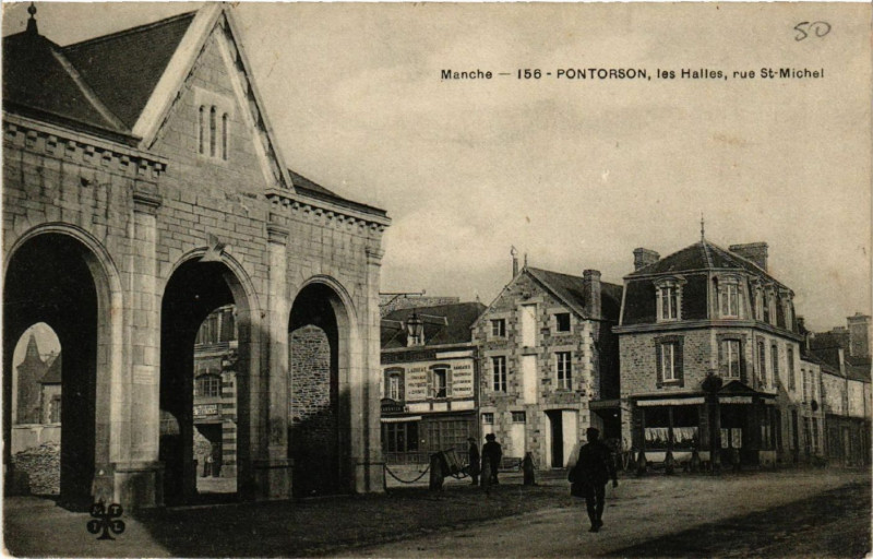 Carte postale ancienne Manche - Pontorson, les Hailes, rue Saint-Michel à Pontorson
