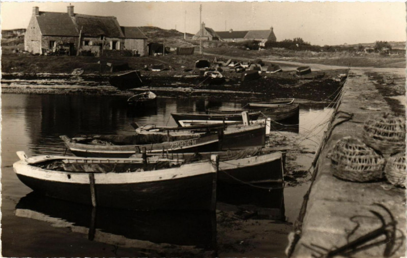 Carte postale ancienne Fermanville (Manche) - Dans le Port du Cap Lévi à Fermanville
