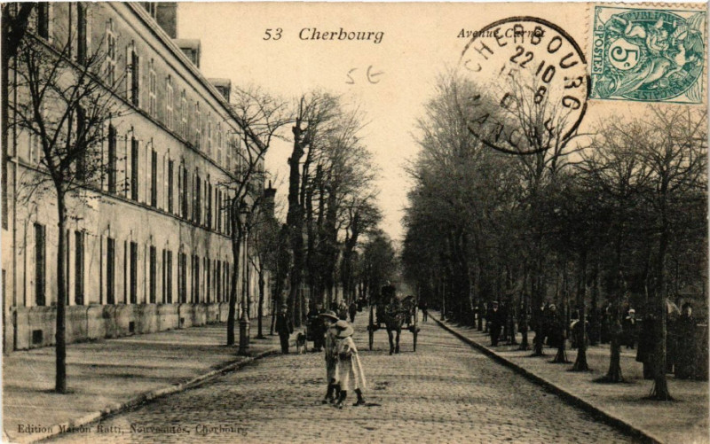 Carte postale ancienne Cherbourg - Avenue Carnot