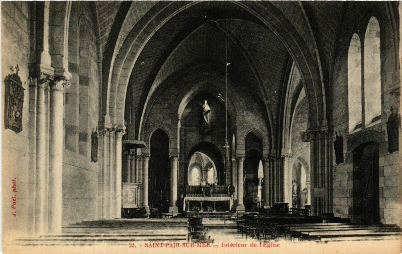 Carte postale ancienne Saint-Pair-sur-mer - Intérieur de l'Eglise à Saint-Pair-sur-Mer