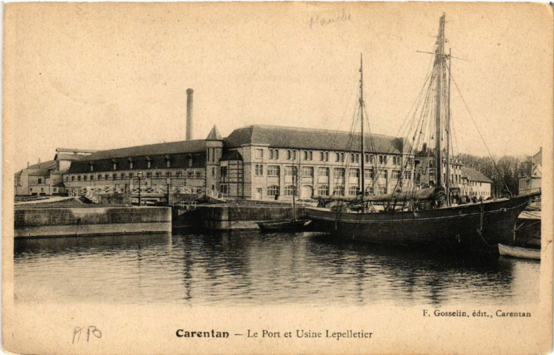 Carte postale ancienne Carentan - Le Port et Usine Lepeilerier
