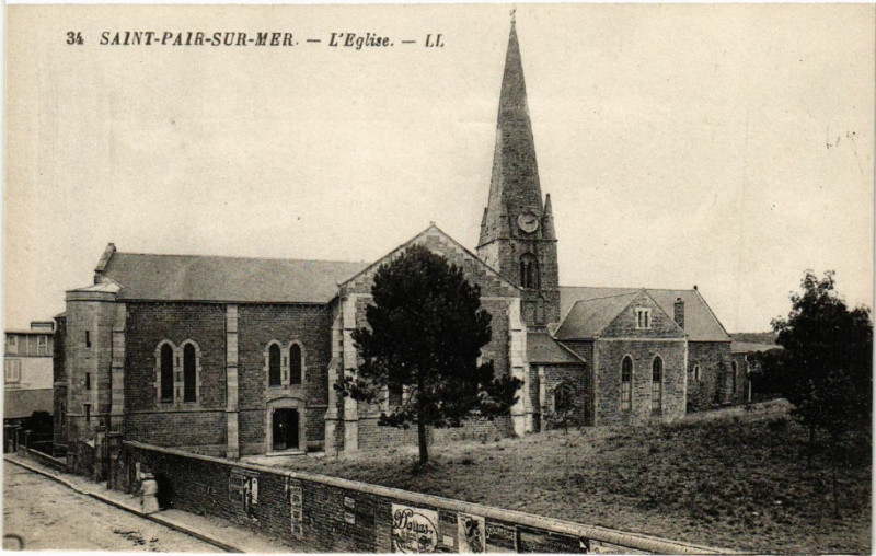 Carte postale ancienne Saint-Pair-sur-Mer - L'Eglise à Saint-Pair-sur-Mer