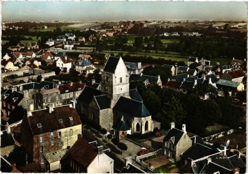 Carte postale ancienne En Avion au-Dessus de Agon-Coutainville - Eglise et à Agon-Coutainville