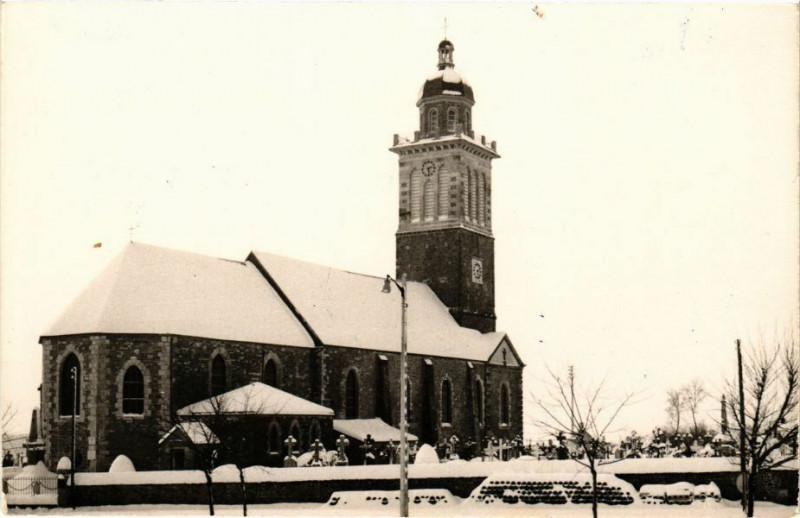 Carte postale ancienne Saint-Amand - L'Eglise sous la neige