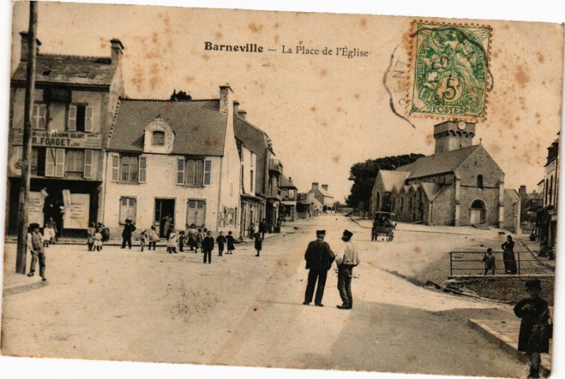 Carte postale ancienne Barneville - La Place de l'Eglise